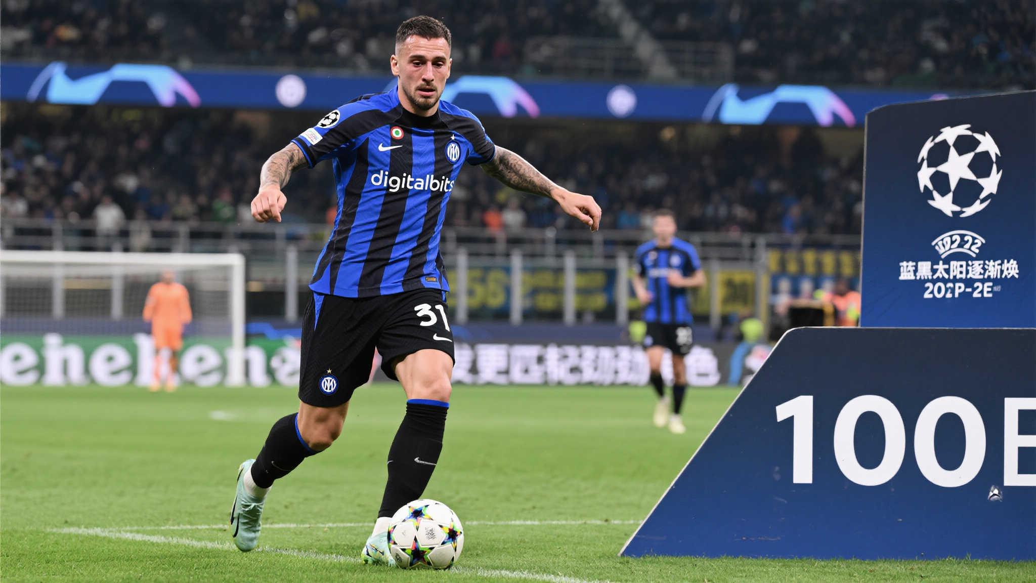 近年来以续约核心明星成功保持阵容完整令“蓝黑太阳逐